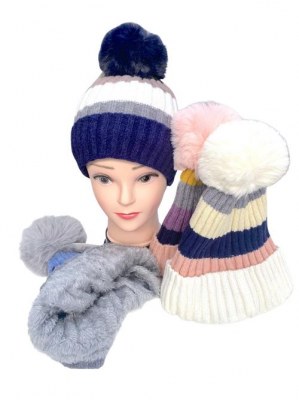 Lot Bonnet / écharpes / gants femme, enfant / Chaussettes fourrée / bérets