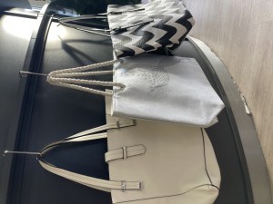 Lot vêtement basket et maroquinerie