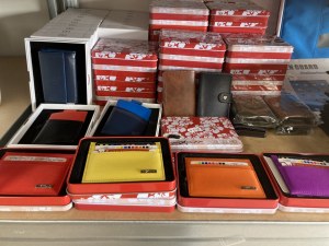 Lot vêtement basket et maroquinerie