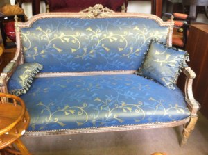 Lot de meubles de style