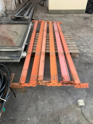 Echelles et lisses de rack à palettes