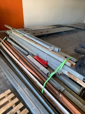 Tôles de bardage type bacacier et tubes carrés