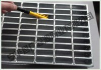 Heavy steel grating