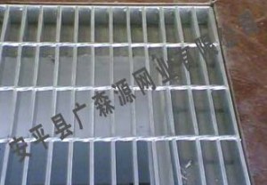 Galvanized steel grating