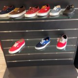 Lot de 32 paire de baskets Vans