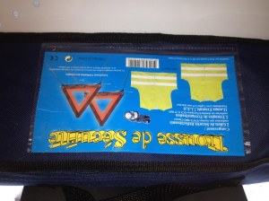 LOT 2 GILETS + 2 TRIANGLES