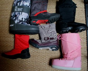 LOT CHAUSSURE SKI SURF COMBINAISOB GANTS MASQUES NEUF ET OCCASION