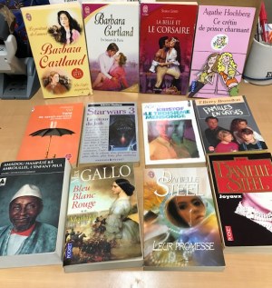 LIVRES EN GRANDE QUANTITÉ, TOUTE L'ANNÉE