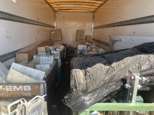 Lot de pieces detachees consommables V.U et poids lourds mercedes