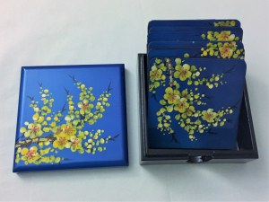 Sous verre en bois laqué