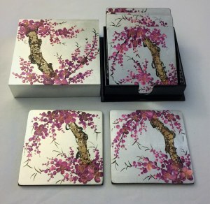 Sous verre en bois laqué