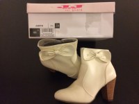 CHAUSSURES BOTTINS FEMME JEUNE ET JOLIE PAR ANDRE