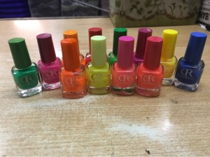 Vernis à ongles fluorescent, réfléchissant