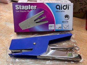 Agrafeuse manuelle de bureau, pack recharge agrafes - pince agrafeuse