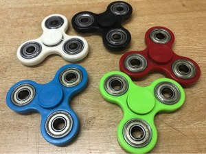 Hand spinner, toupie de main anti stress - Destockage