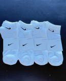 Lot Chaussettes de sport Nike – Pack de 3 paires – Blanc / Noir – Tailles 35 à 45 Désto...