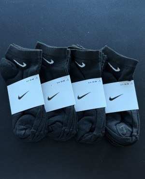 Lot Chaussettes de sport Nike – Pack de 3 paires – Blanc / Noir – Tailles 35 à 45 Désto...