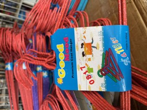 Cintres métal - vetements - couleur rouge