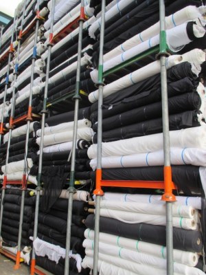 Rouleaux maille avec une façe encollée 53/003