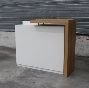 Comptoir caisse avec sur-comptoir