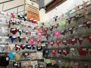 Lot de palettes de marchandises lingerie