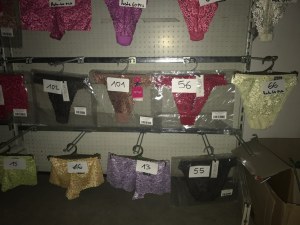 Lot de palettes de marchandises lingerie