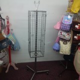 Portant avec broches magasin