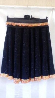 Jupe noire brodée paillette
