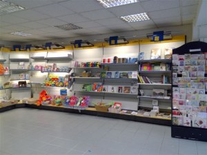 Lot de papeterie, jouets, scolaire…