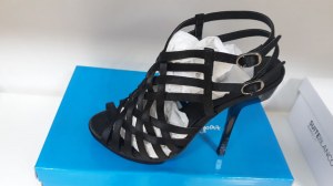 SANDALES NOIRES MULTIBRIDES À TALONS