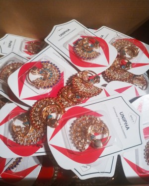 Lot accessoires Bagues téléphone , cables Iphone et USB-C, bijoux