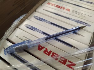 Lot de Stylos de marques et divers fournitures bureautique