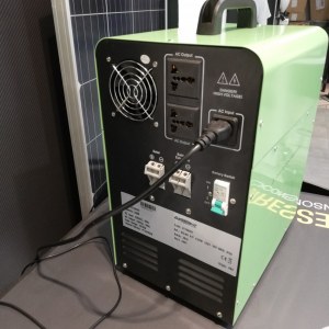 KIT PHOTOVOLATAIQUE DE 1500 WATTS 2 X 300 WATTS DE PANNEAUX SOLAIRE AVEC ACCESSOIRES