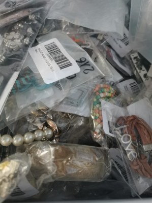 Lot LIQUIDATION 2000 BIJOUX ET ACCESSOIRES