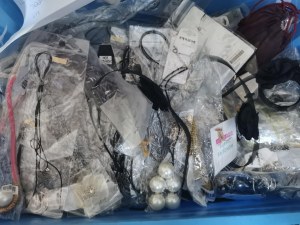 Lot LIQUIDATION 2000 BIJOUX ET ACCESSOIRES
