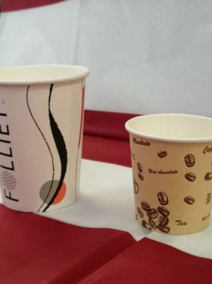 Goblet carton et plastique