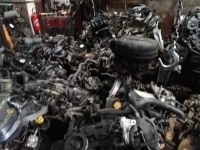 Lot de moteurs et Pièces détachées automobiles