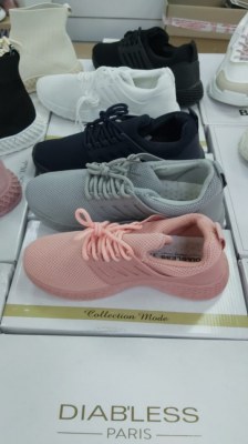 LOTS 1000 PIECES DE BASKETS DE MARQUES FEMMES