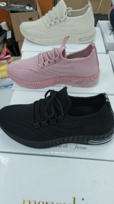 LOTS 1000 PIECES DE BASKETS DE MARQUES FEMMES