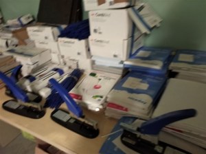 Palettes de fournitures de bureau