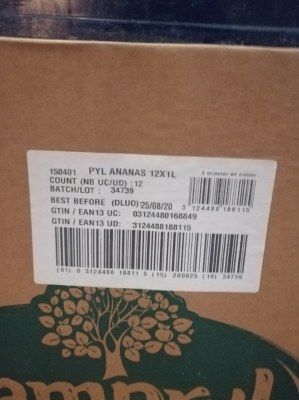 Lot de jus de fruit et de soda avec une DLUO dépassée