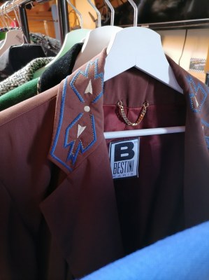 FRIPERIE CREME ET VINTAGE COLLECTEE EN SUISSE