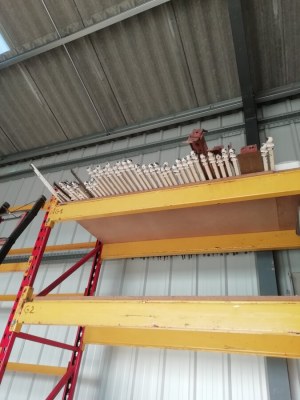 Escalier acier et chêne 2 quart tournant gauche avec rampe