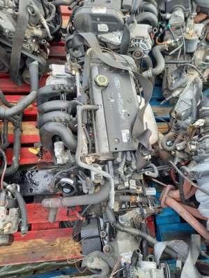 Lot de moteurs et Pièces détachées automobiles
