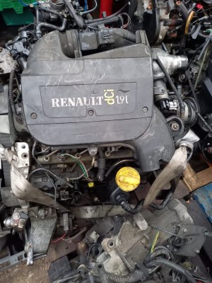 Lot de moteurs et Pièces détachées automobiles