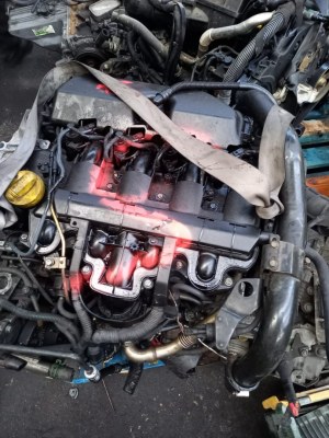 Lot de moteurs et Pièces détachées automobiles