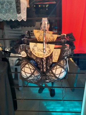 Lot 1000 ensemble lingerie femme