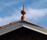 Poinçon de faitage en terre cuite