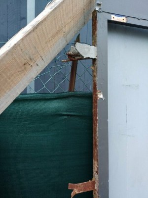 Bloc-porte métallique avec barre antipanique