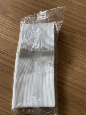 Lot de couteaux plastiques ,plus sachets, plus cure dents.